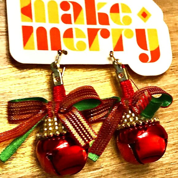 NWT Jingle Bells Ornament Earrings Red Green Metallic Bows Christmas Holiday - Picture 1 of 5